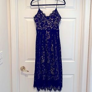 Beautiful and eloquent lace navy blue midi dress size 4 wore once